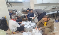 کرمان/ طبخ و توزیع غذا میان زائران مراسم سردار دلها