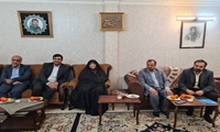 خراسان رضوی/ دیدار وزیر اقتصاد با خانواده  شهید کاوه