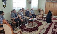 زنجان/ دیدار مدیرکل و کارکنان اموال تملیکی با خانواده شهید هشت سال دفاع مقدس
